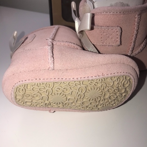Baby Authentic girl Infant UGGs boots Light Pink, size 0/1 (0-6 months) - Picture 5 of 8